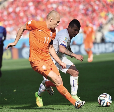 关于智利轻取波兰,罗本一己之力扛起全队的信息 关于智利轻取波兰,罗本一己之力扛起全队的信息