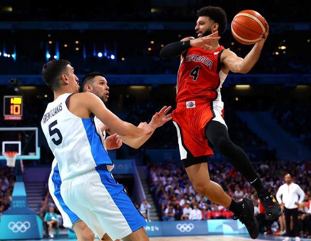 希腊男篮强势加拿大男篮，欧文关键制胜的简单介绍