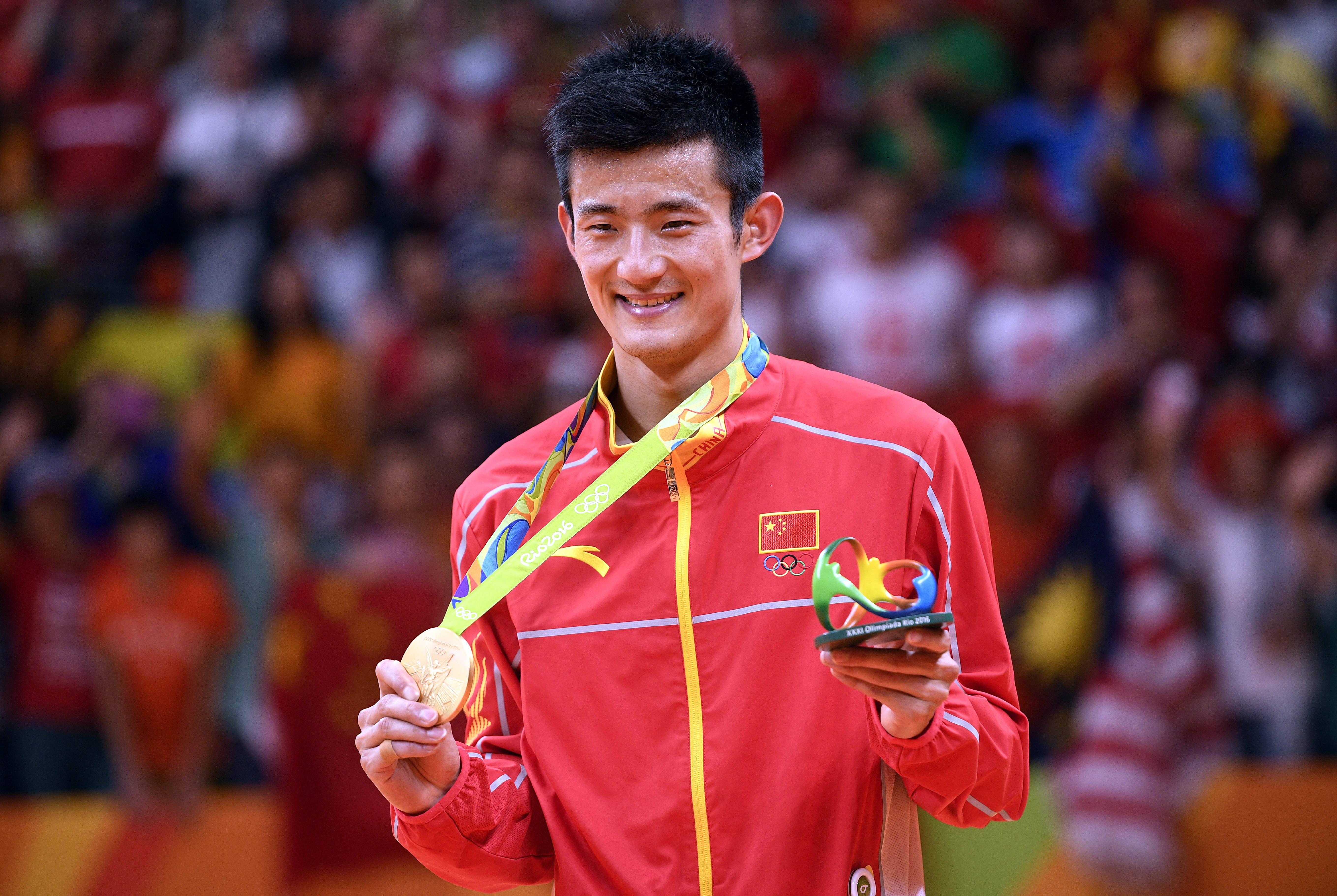 泰国羽毛球队险胜中国羽毛球队，谌龙完成帽子戏法