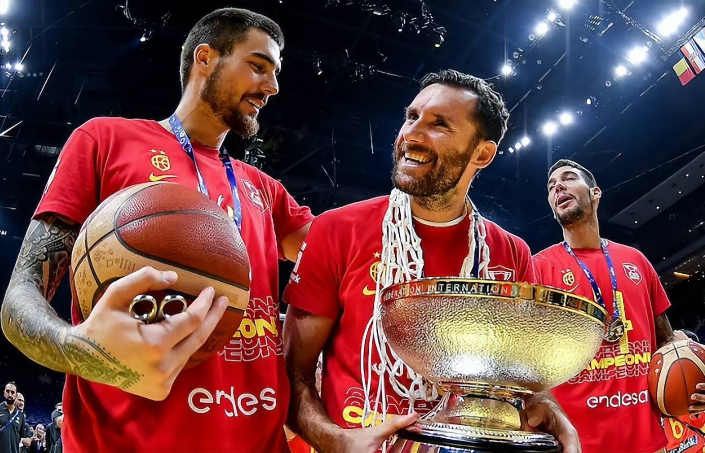 开云体育官网-篮球惊险逆转取胜，粉丝狂欢不已