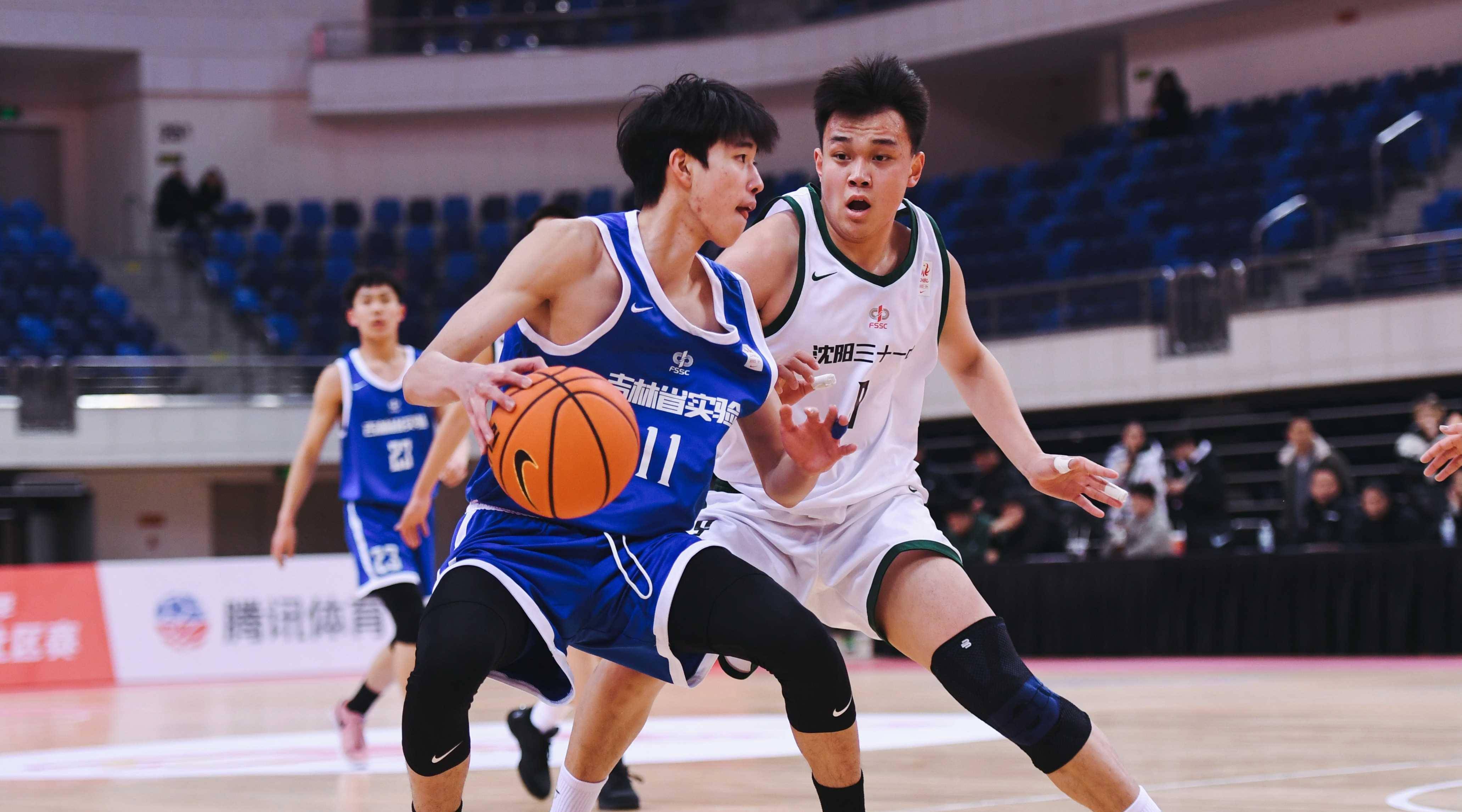 篮球惊险逆转取胜,粉丝狂欢不已 篮球惊险逆转取胜,粉丝狂欢不已