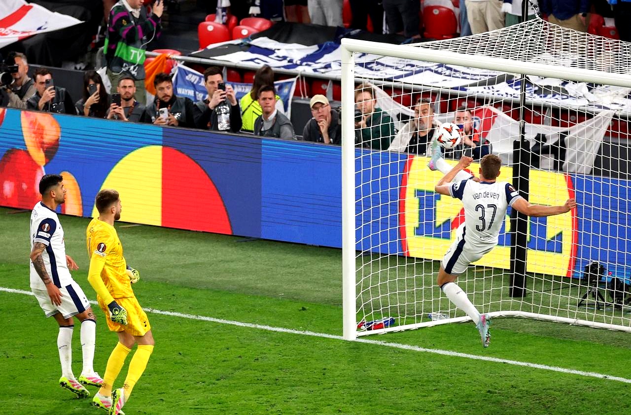 场面火爆！滚球预测观众席沸腾不已的简单介绍