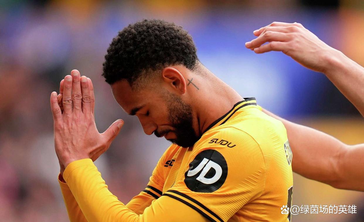 开云体育-曼联横扫德国，范戴克高光表现