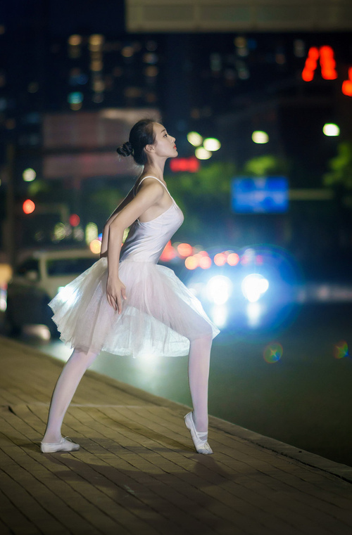 智利赤色军团险胜马德里铁壁,阿莱克西斯·戈麦斯烈焰灼穿西蒙尼战术板