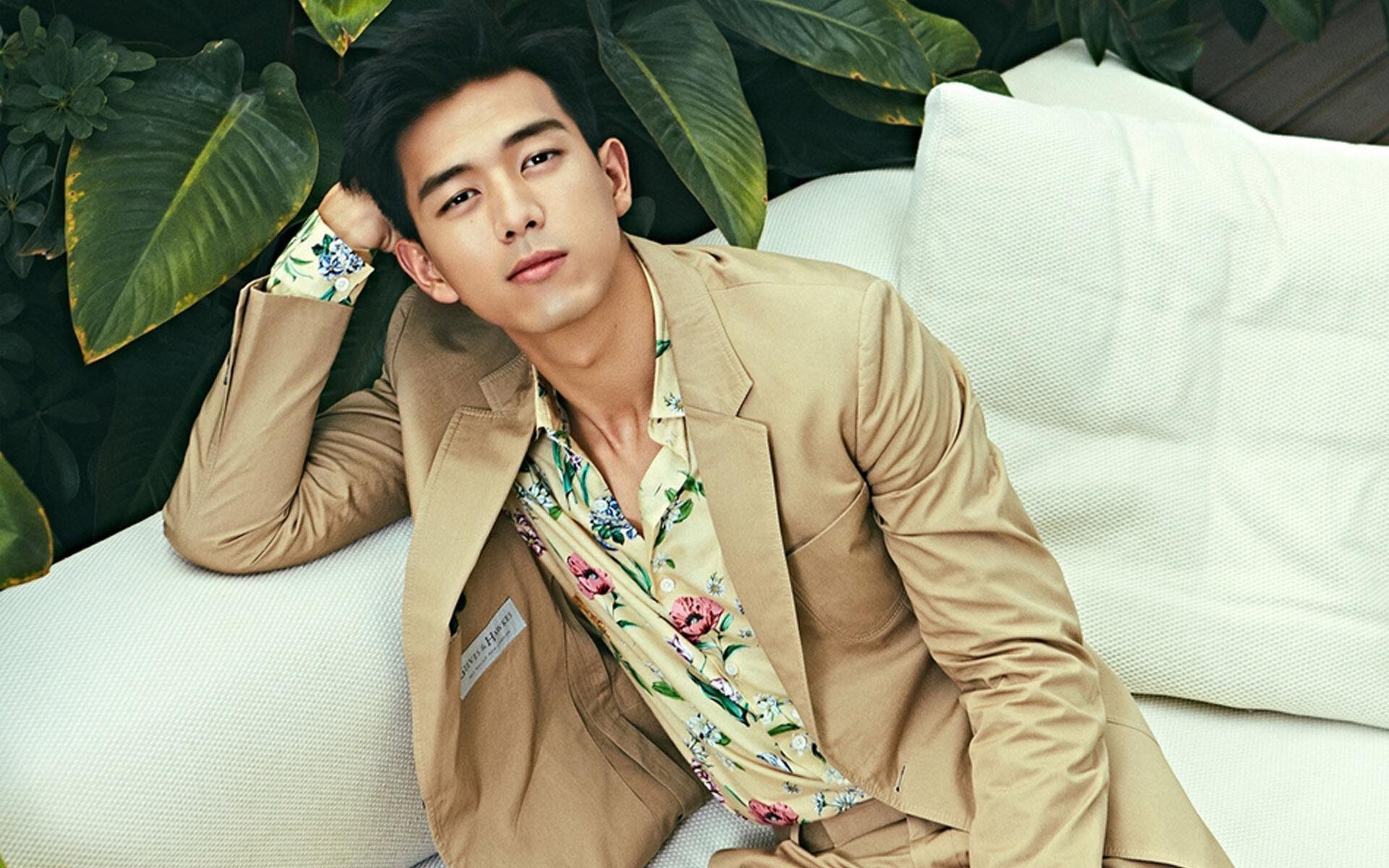 绿茵双重奏，三笘薰的韵律与勒沃库森的洪流