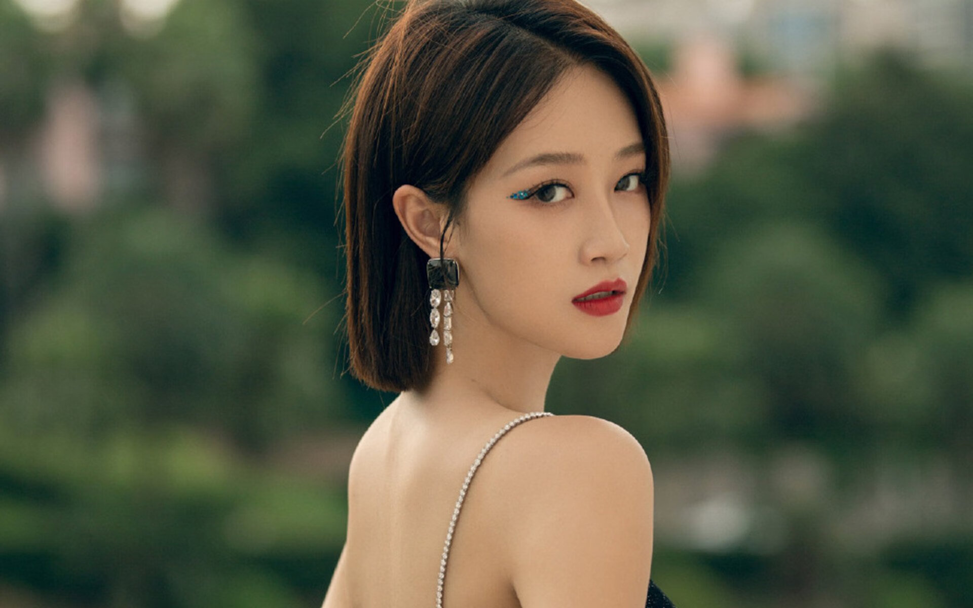 跨界风暴，布克从雷霆终结篮网到英超争冠接管的双重奇迹